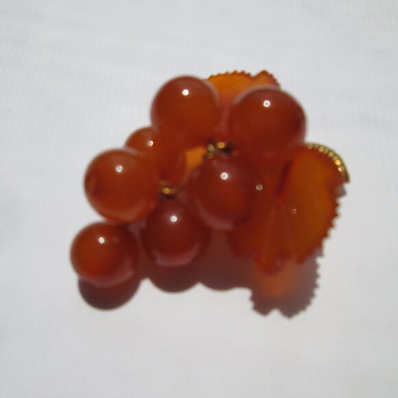 ✨🍇🧡 Vintage Amber Bunch of Grapes Brooch - Picture 4 of 12